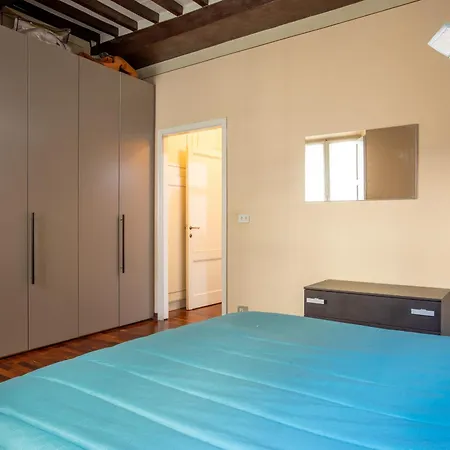 Vista Unica Con Parquet - Centro Siena